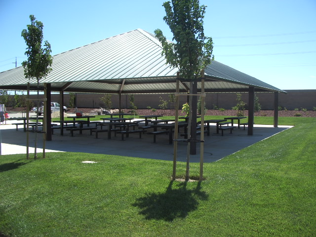 Covered picnic area at Veteran's Park